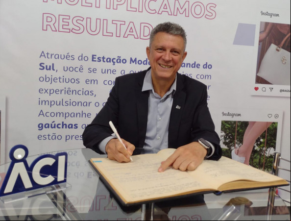 Robinson Klein reassume presidência